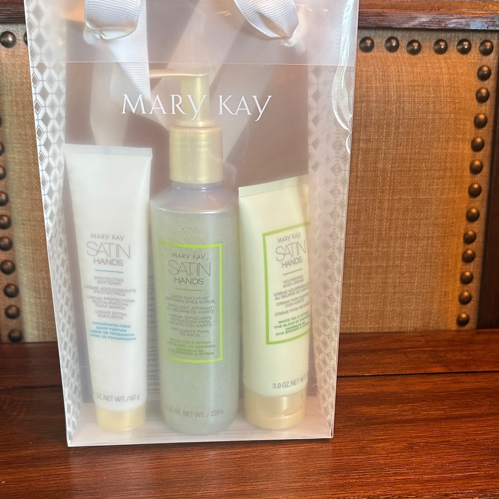 Mary Kay Satin Hands Pampering Trio